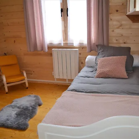 Les Du Marais Деревянный коттедж