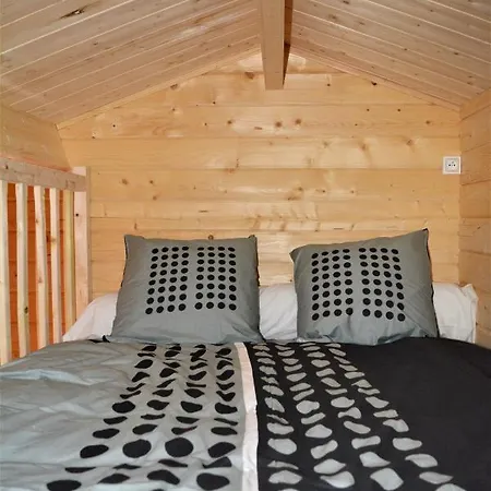 Деревянный коттедж Les Du Marais Saint-Pierre-Aigle