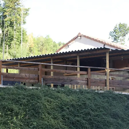 Les Du Marais Деревянный коттедж