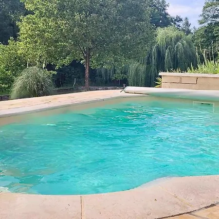 Les Du Marais Lodge *